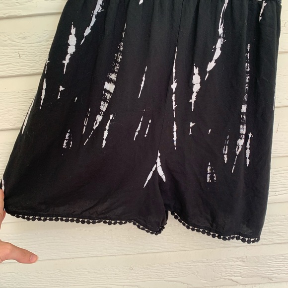 Cute spaghetti strap romper - Picture 2 of 4